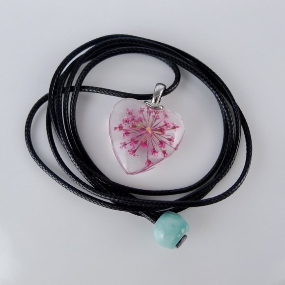 Heart Glass Necklace - Picture 5 of 5